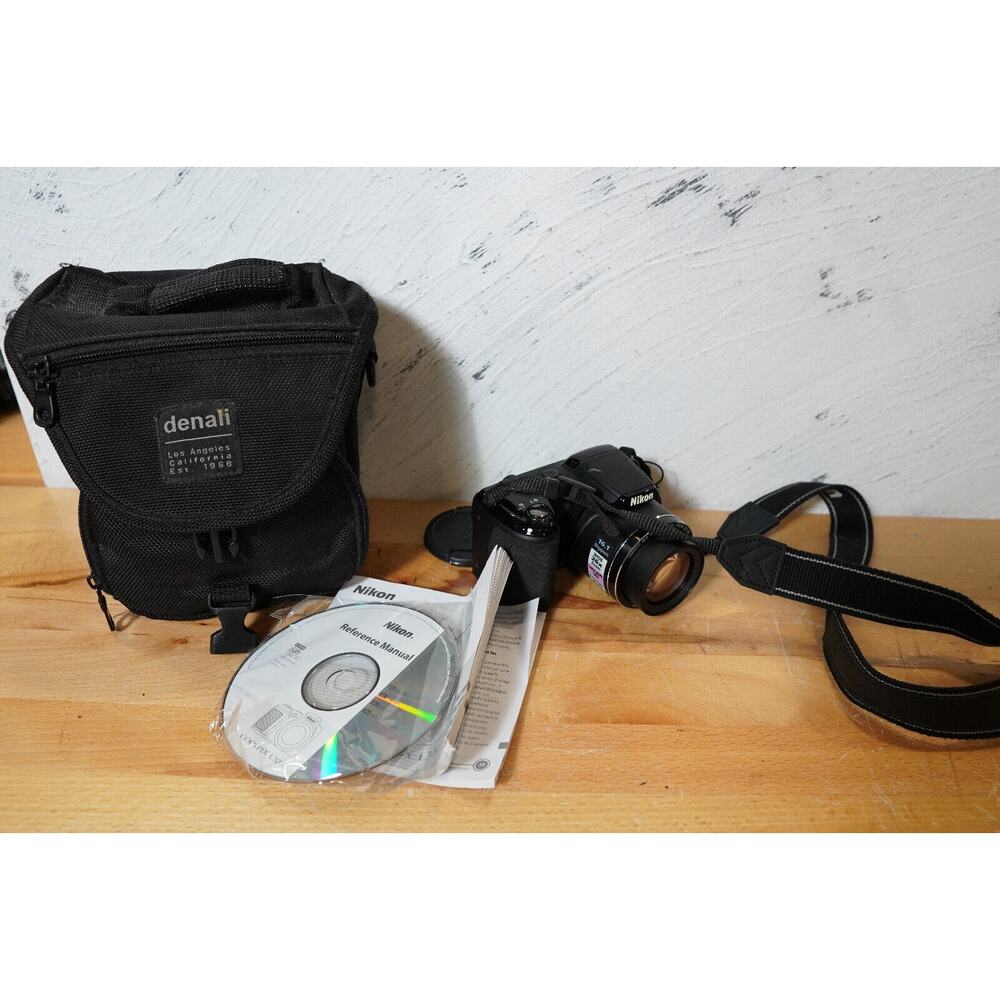 Nikon CoolPix L320 16.1MP Digital Camera with Case! Works great